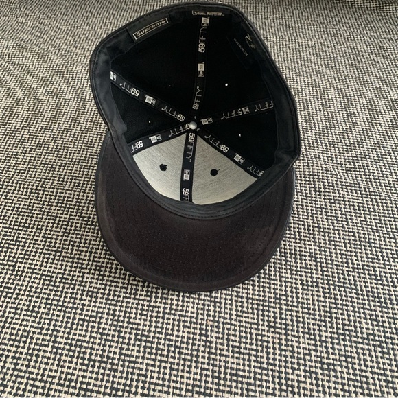 Authentic Supreme Leather Hat - Picture 4 of 8